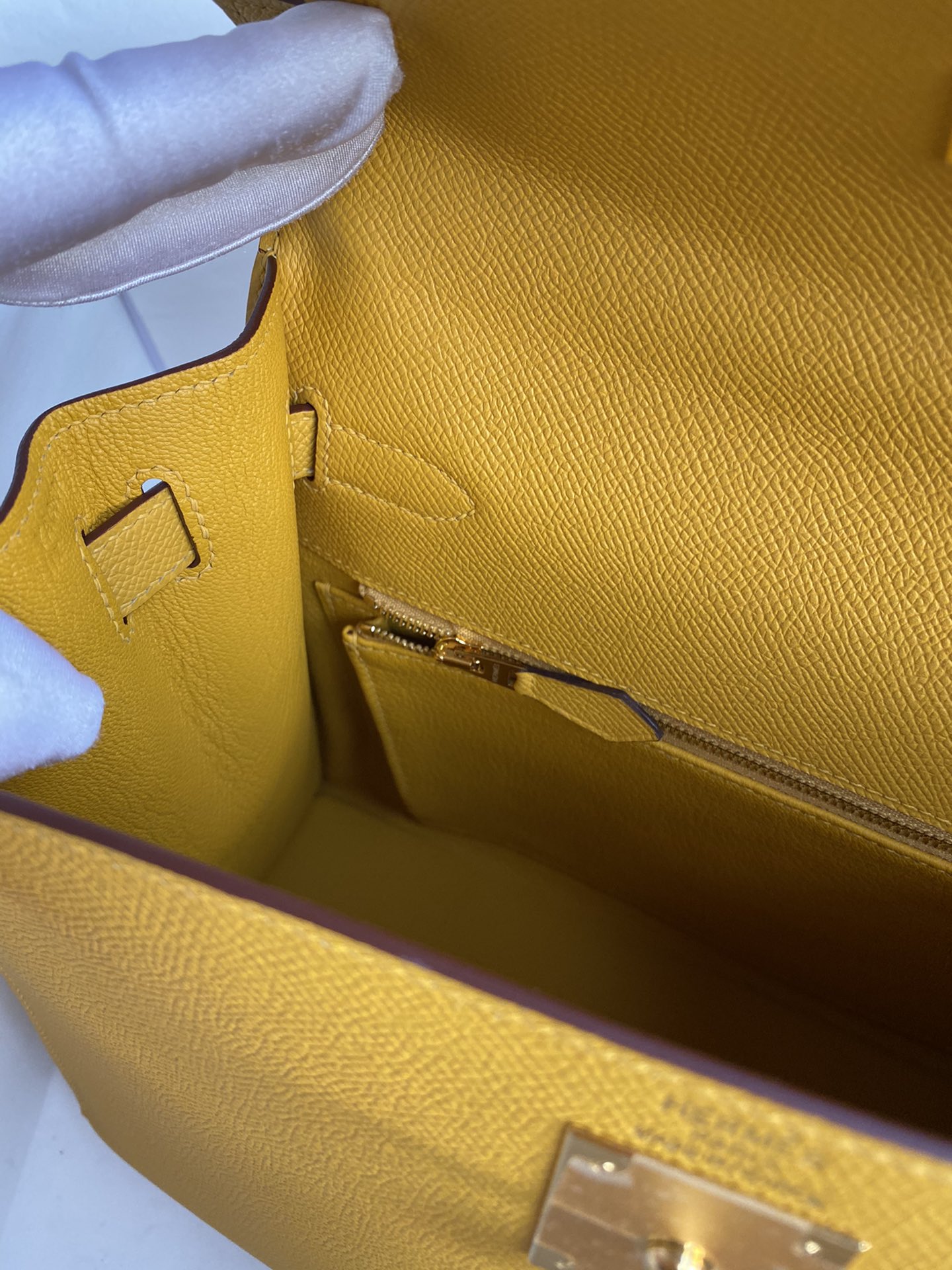 Hermes Kelly 28cm Handbag Shoulder Bag in Yellow Amber Epsom Leather